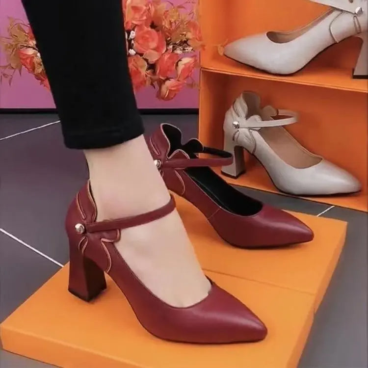 Pointed toe flower block heel leather shoes