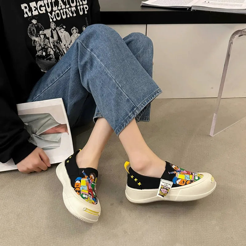 Thick-soled slip-on graffiti canvas casual shoes