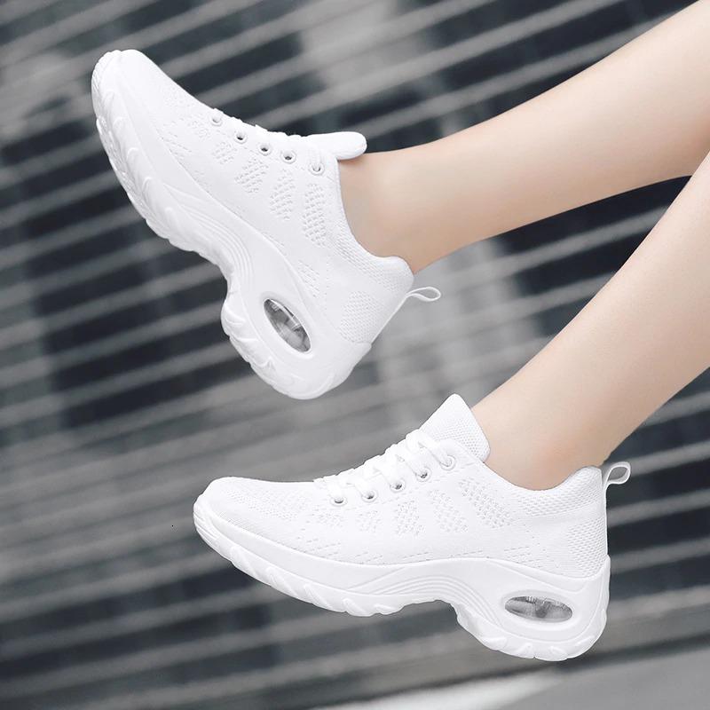 Orthopedic women's walking sneakers